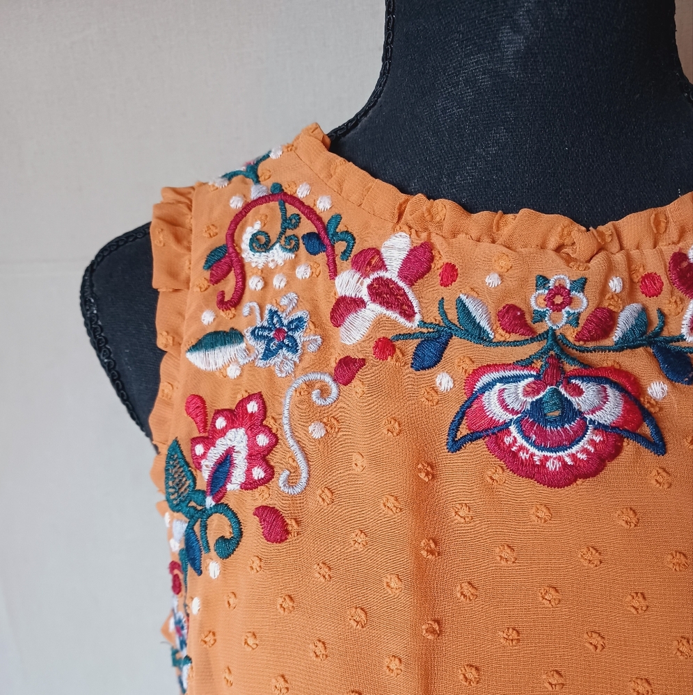 Love On A Hanger Embroidered Sleeveless Top - Picture 3 of 7